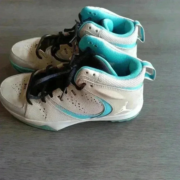 Boys Jordans - Picture 2 of 5